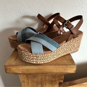 Toms Willow Wedge Heels, size 9
